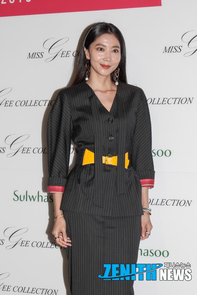 ▲ 오윤아, '끝이 안 보이는 다리 길이' (사진=소진실 기자)