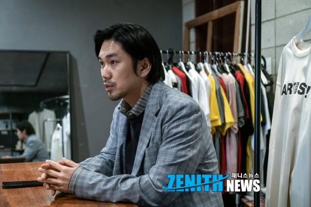 ▲ 얼킨 이성동 디자이너, '예술을 가방에 담는 남자' (사진=강다정 기자)